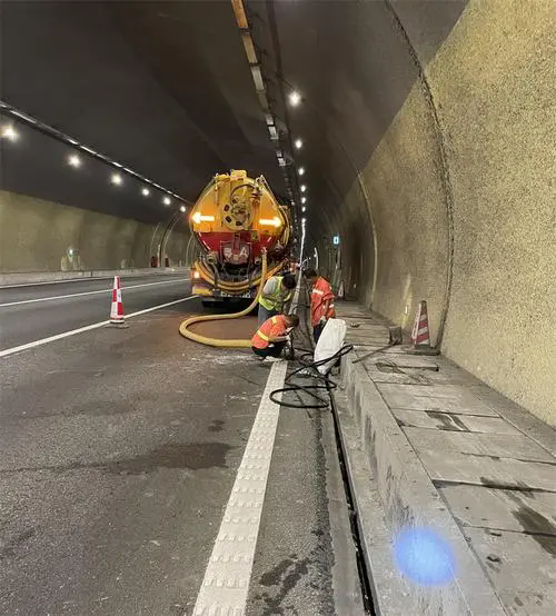 周至隧道排水渠清淤